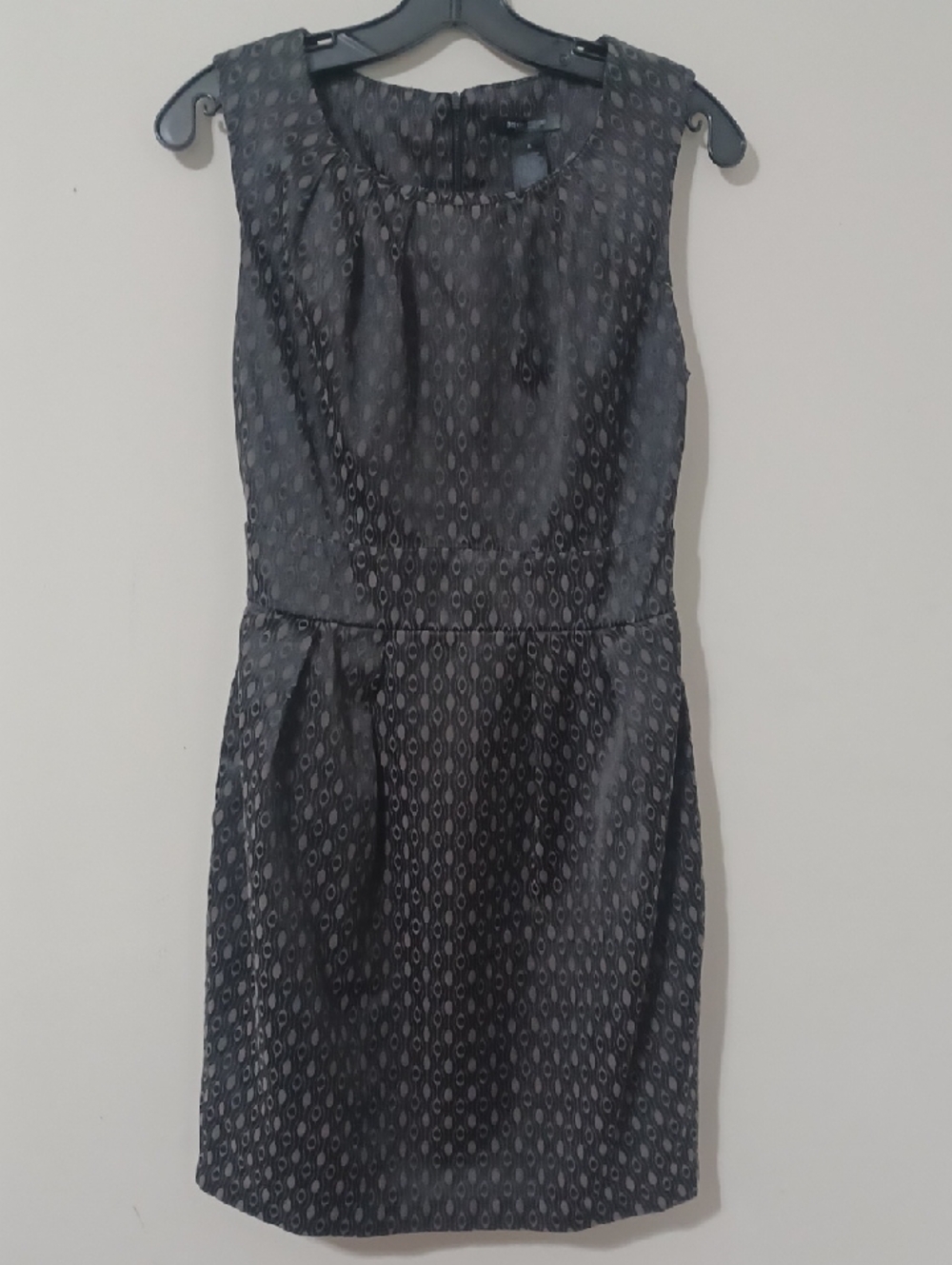 Bisou Bisou Sleeveless Black Patterned Sheath Dress. NWOT. Size 8